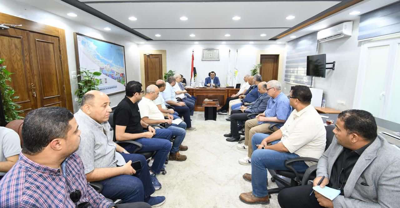 وزير الإسكان يعقد اجتماعا لمتابعة مشروعات مركز مارينا العلمين السياحي