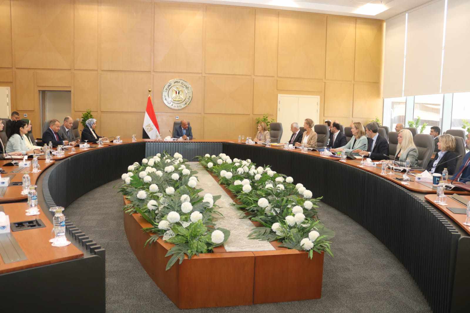 وزير الكهرباء يبحث مع وفدا بنك الاستثمار والاتحاد الأوروبيين سبل دعم الشراكة وتعزيز  التعاون والعمل المشترك