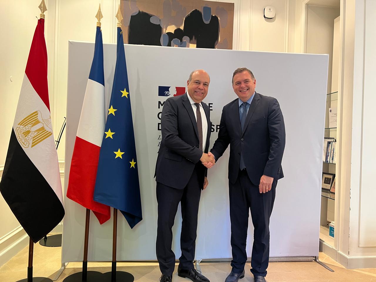 وزير الطيران المدني المصري ووزير النقل الفرنسي يوقعان اتفاقية ترتيبات فنية لتعزيز التعاون في مجالات الطيران المدني المختلفه