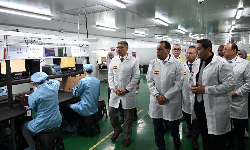 مدبولي يتفقد مصنع “صافي” للصناعات المتطورة والتكنولوجية