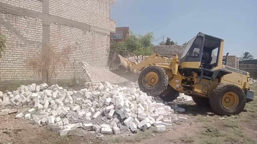 محافظ المنيا: إزالة 948 حالة تعدٍ على الأراضي الزراعية وأملاك الدولة والبناء المخالف