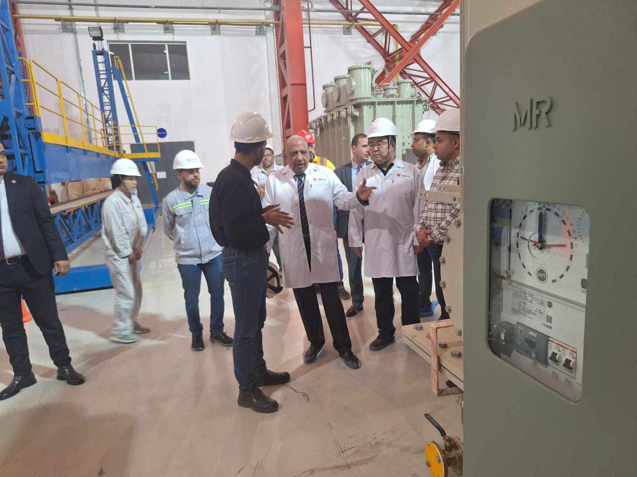 وزير الكهرباء من مصانع “اكس دى  إجيماك ” بالسويس: دعم وتشجيع الشراكات و زيادة نسبة المكون المحلي