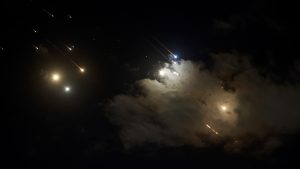 إسرائيل تستهدف “أصفهان وقم” بسلسلة من الغارات الجوية