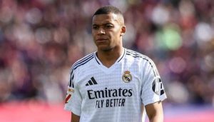 لا يمتلك رخصة قيادة.. سيارة BMW فاخرة هدية لمبابي