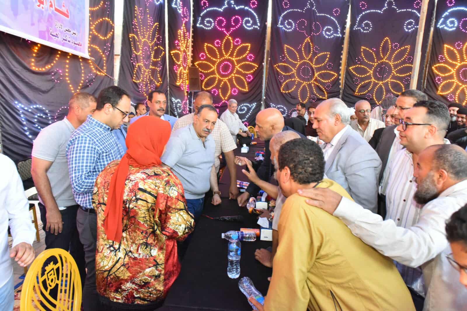 محافظ أسيوط وجة بإنشاء مدرستين خلال لقائة مع أهالي نجع “نجع سبع”