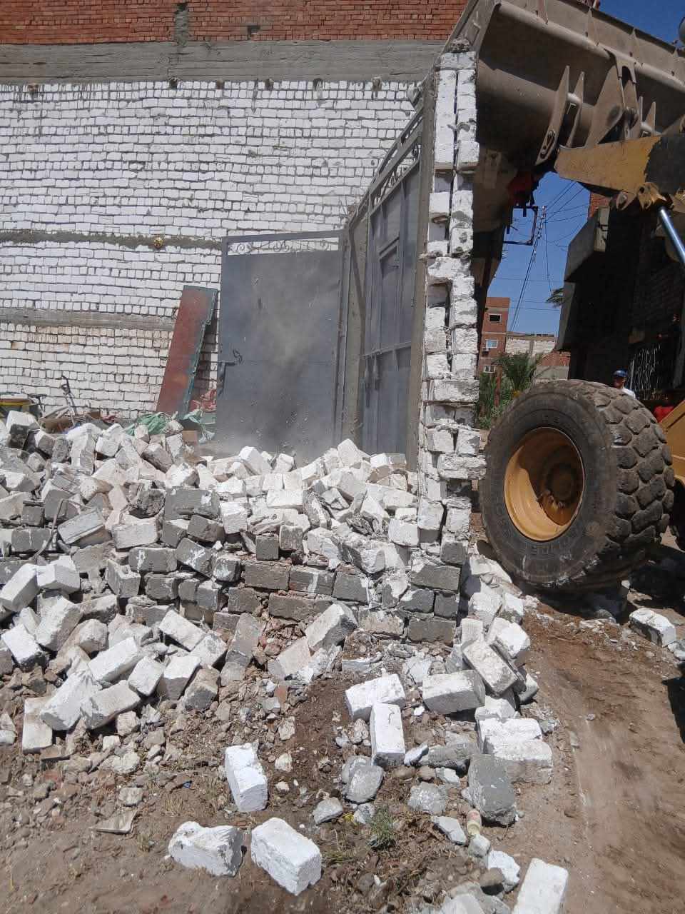 محافظ المنيا: إزالة 215 حالة تعدٍ على الأراضي الزراعية وأملاك الدولة والبناء المخالف