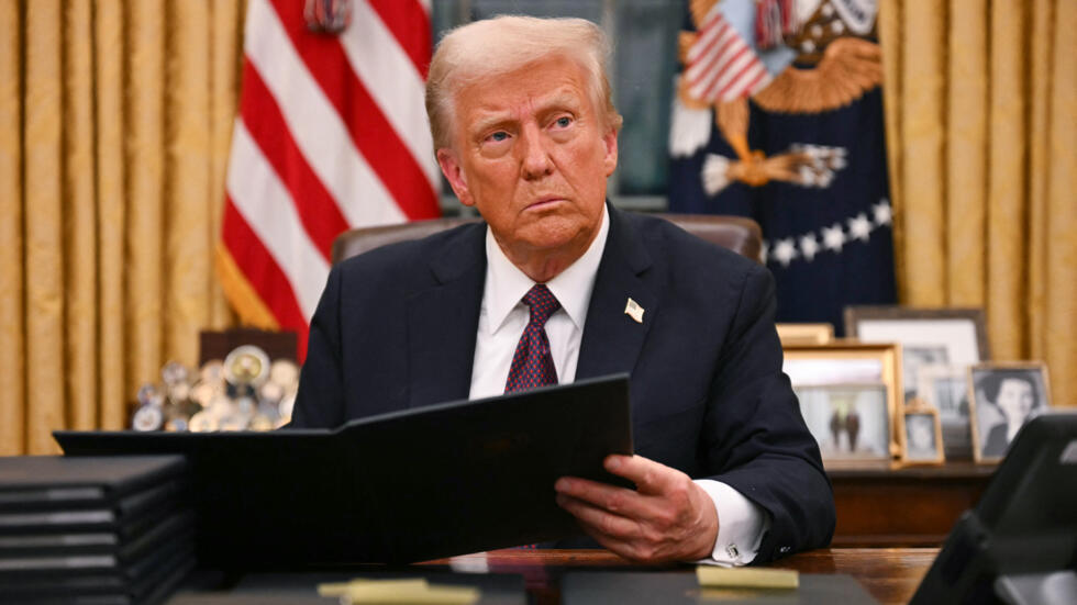 تحذيرات لترامب: تداعيات ضرب إيران “خطيرة” ولا تثق في استخبارات إسرائيل