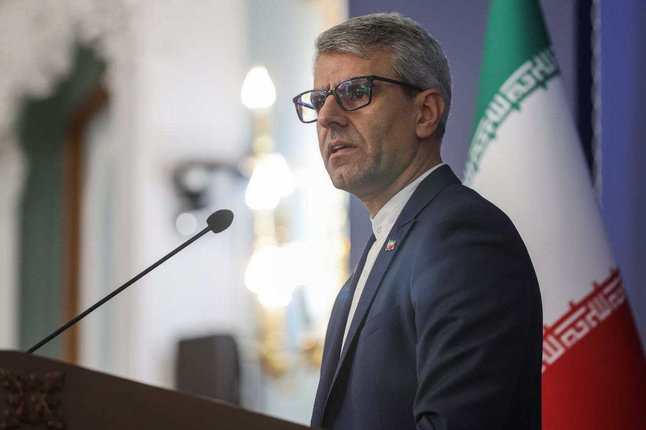 طهران تتهم فرنسا وألمانيا بالتواطؤ في «جرائم إسرائيل»