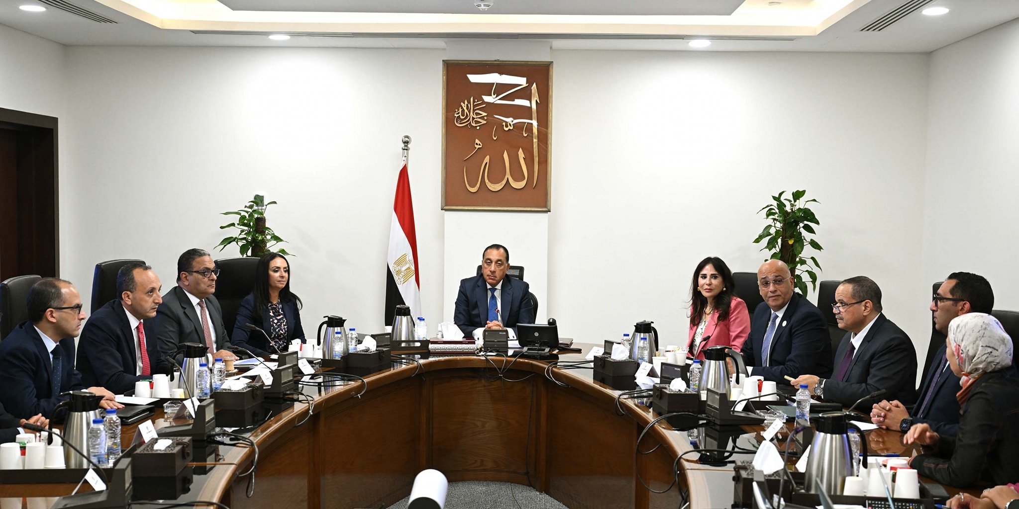 اجتماعي حكومي لاستعراض استراتيجية الحرف اليدوية