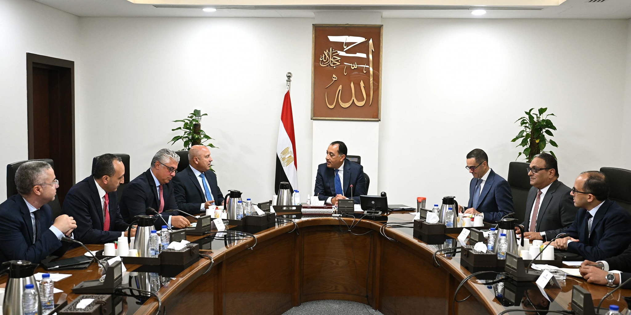 مدبولي يكلف بوضع تصور لجذب أكبر مصنعي السيارات الكهربائية