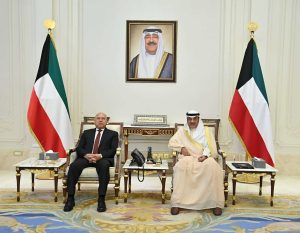 وزير الصناعة يبحث مع ولي عهد الكويت فرص التعاون الثنائي