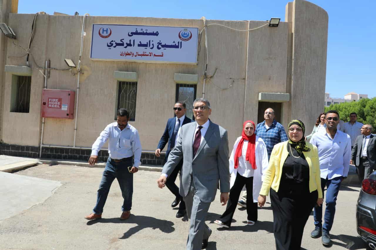 جولة تفقدية لمحافظ الجيزة داخل مستشفى زايد العام
