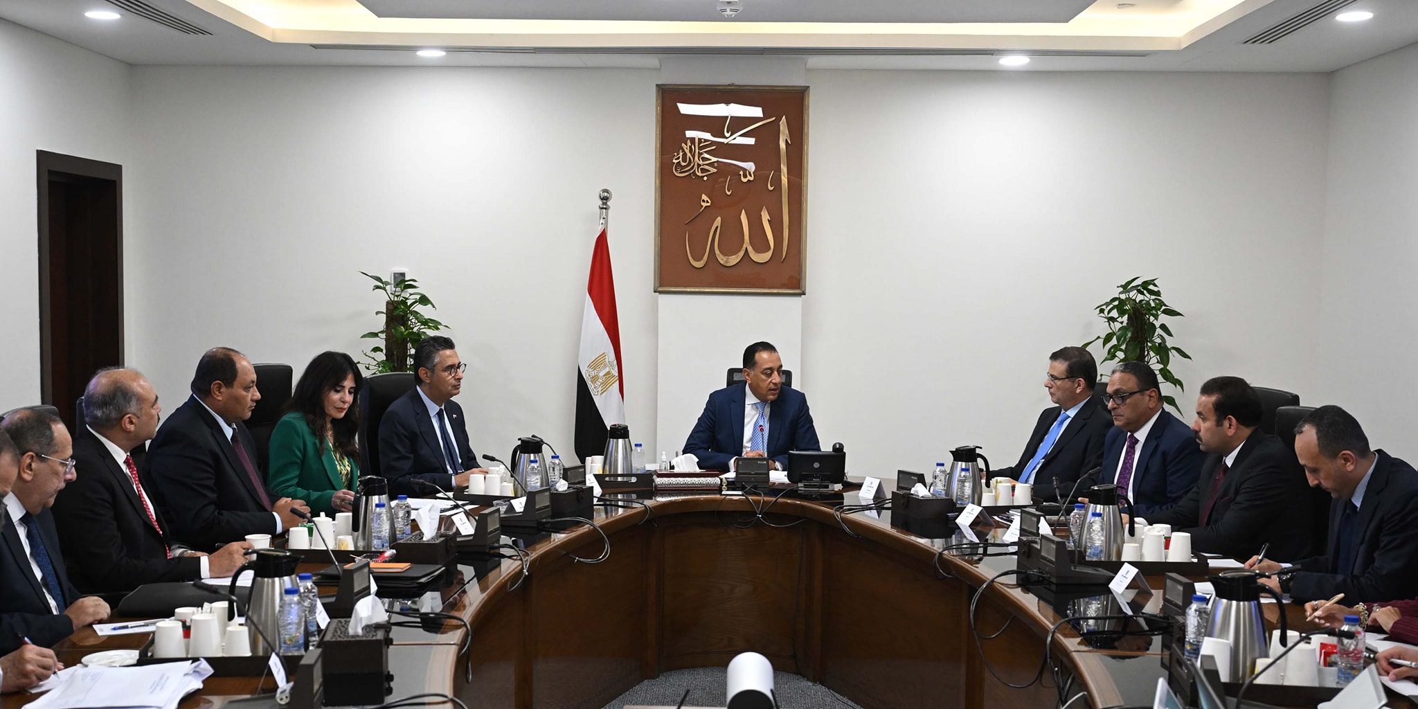 رئيس الوزراء يناقش خطط تطوير صناعة السكر وإنتاج القصب