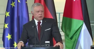 ملك الأردن يطالب بإنهاء كارثة غزة ويرفض تسييس المساعدات