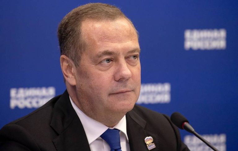 ميدفيديف: روسيا تتجاهل «تقلبات ترامب» وتركز على أهدافها بأوكرانيا