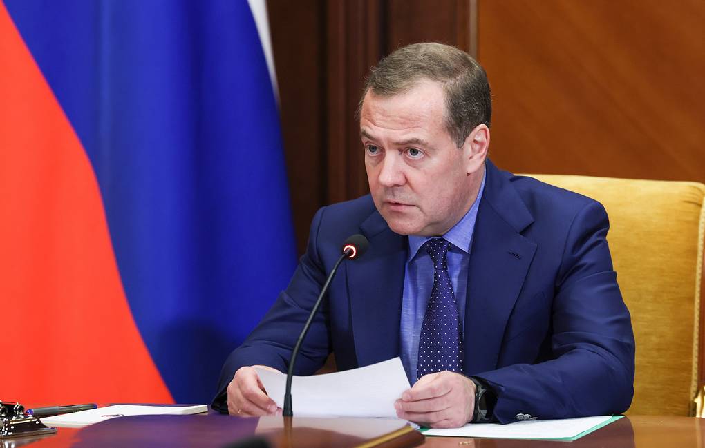 ميدفيديف: اتفاقية التجارة بين أمريكا والاتحاد الأوروبي «مهينة للأوروبيين»