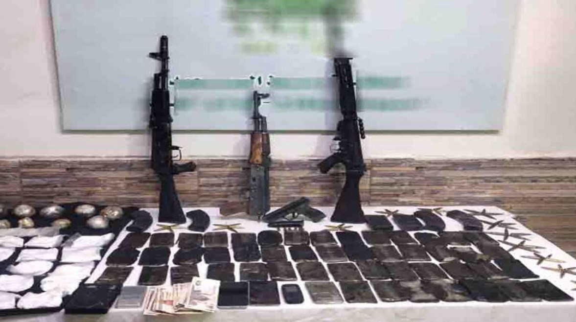 مصرع عنصرين إجراميين بأسيوط في تبادل إطلاق نار مع الشرطة.. وضبط ترسانة أسلحة ومخدرات بـ10 ملايين جنيه