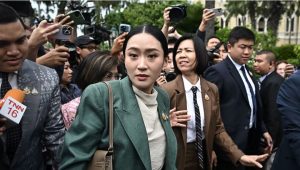 إيقاف رئيسة وزراء تايلاند إثر مكالمة هاتفية مسربة