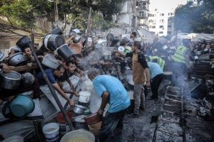 غزة.. جوع يفتك وقصف لا يتوقف وسط «صمت دولي» يدمي القلوب