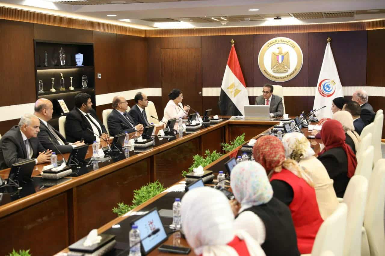 الصحة: تسليم شهادات اجتياز الدبلوم الاحترافي لإجراءات  أعمال  تطوير الرعاية الصحية