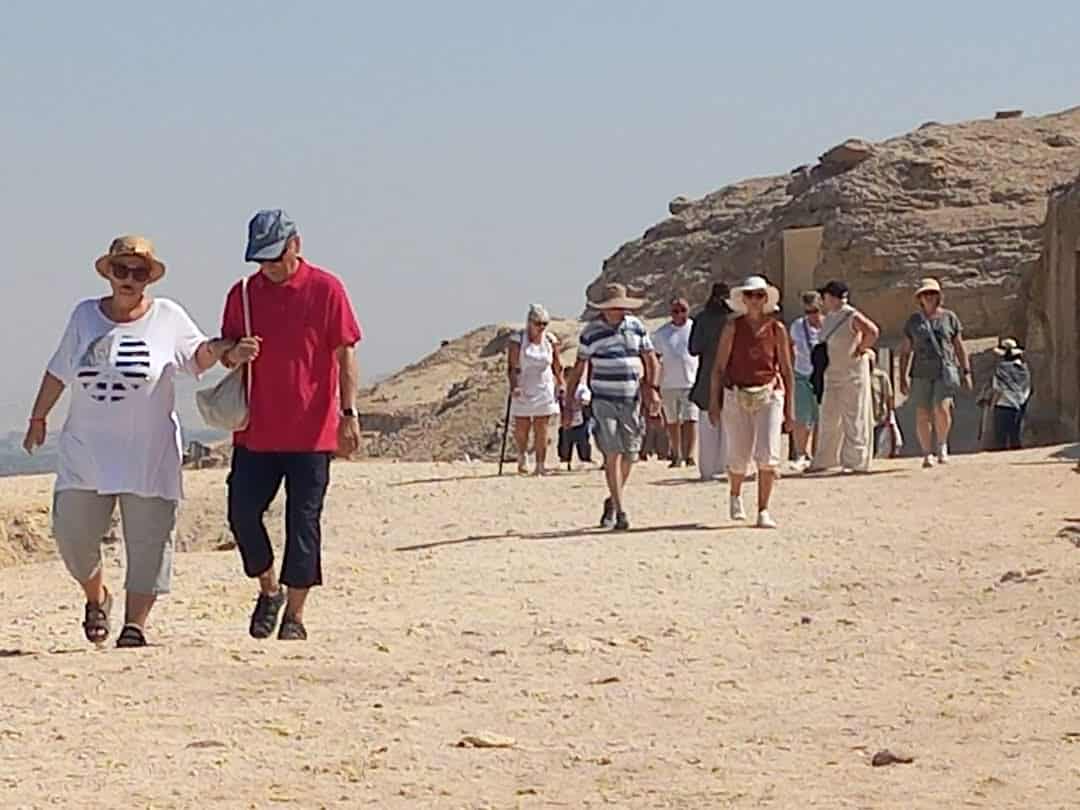 توافد سياحي غير مسبوق على مناطق المنيا الأثرية من جنسيات متعددة خارج الموسم الرسمي