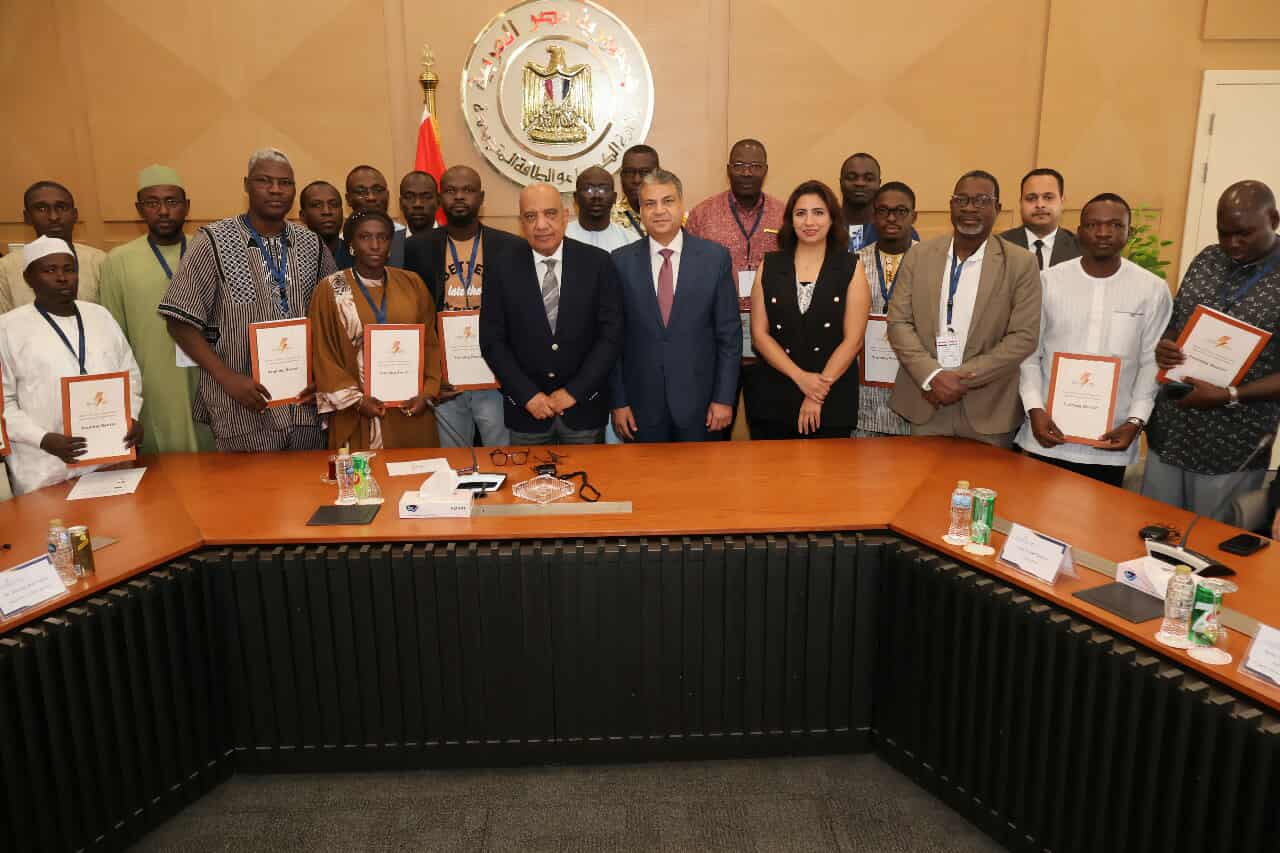 بعد تخرج المتدربين .. تفاصيل برامج نظام SCADA في شبكات الكهرباء والهيدروجين