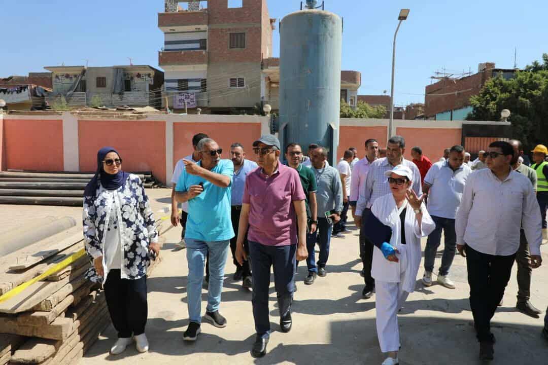 محافظ المنيا يتفقد محطة رفع صرف صحي بردنوها لخدمة 30 ألف مواطن بمركز مطاي
