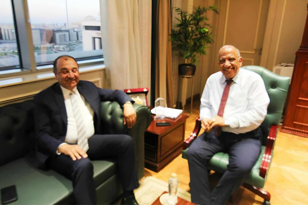 وزيرا الكهرباء وقطاع الأعمال العام يبحثان التعاون في مجالات تحسين كفاءة الطاقة والاعتماد على الطاقات المتجددة
