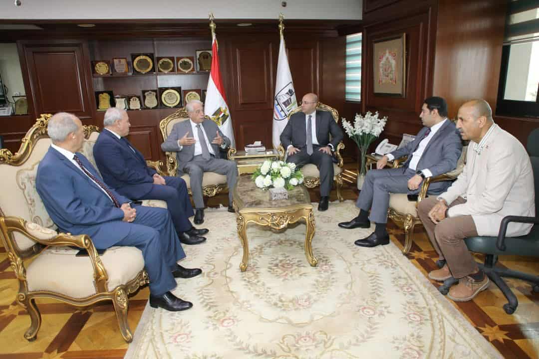 محافظ بني سويف يستقبل مستشار رئيس الجمهورية للتنمية المحلية  ورئيس هيئة تنمية الصعيد