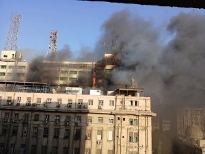 مدير مباحث القاهرة يصل لموقع حريق سنترال رمسيس