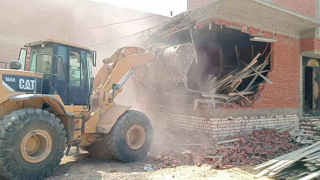 ضمن المرحلة الثالثة من الموجة 26  محافظ المنيا: إزالة 381 حالة تعدٍ على الأراضي الزراعية وأملاك الدولة