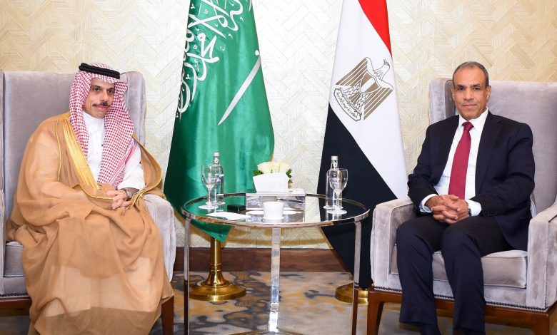 مصر والسعودية تدينان اعتداءات الاحتلال بسوريا وتطالبان بالانسحاب