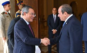 «السيسي ولي تشيانج» يبحثان التعاون وقضايا المنطقة