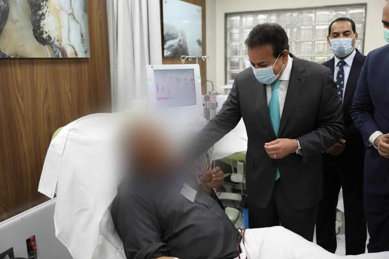 وزير الصحة يتفقد المجمع الطبي ومركز 30 يونيو للكلى بالاسماعلية