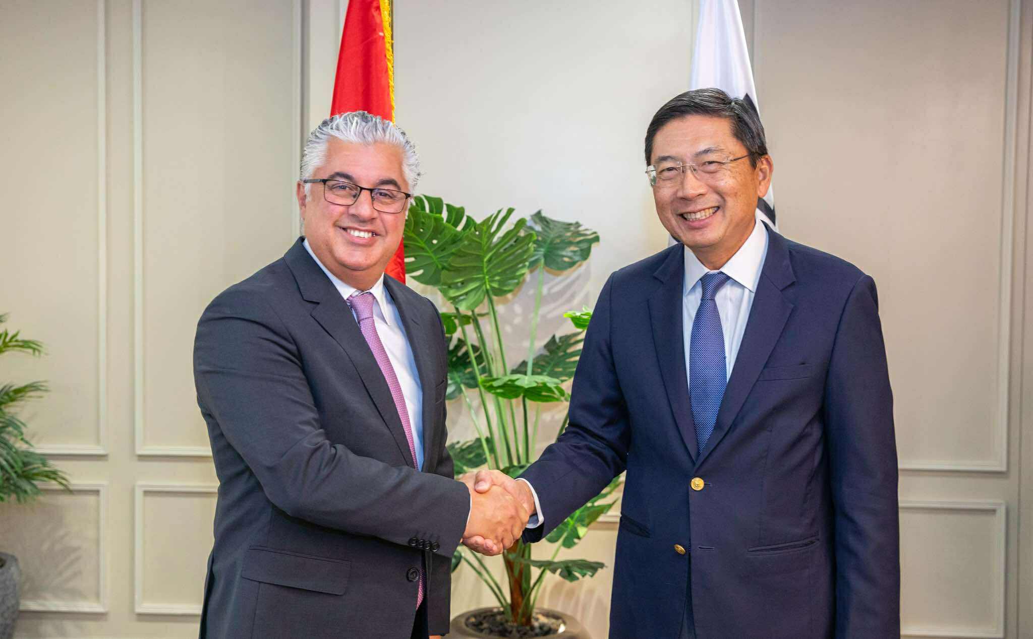 رئيس اقتصادية قناة السويس يستقبل سفير سنغافورة بالقاهرة