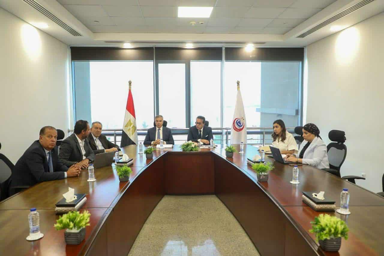 وزير الصحة ومحافظ الإسكندرية يجتمعان لمتابعة تنفيذ مشروع إنشاء “شبكة رعاية صحية”