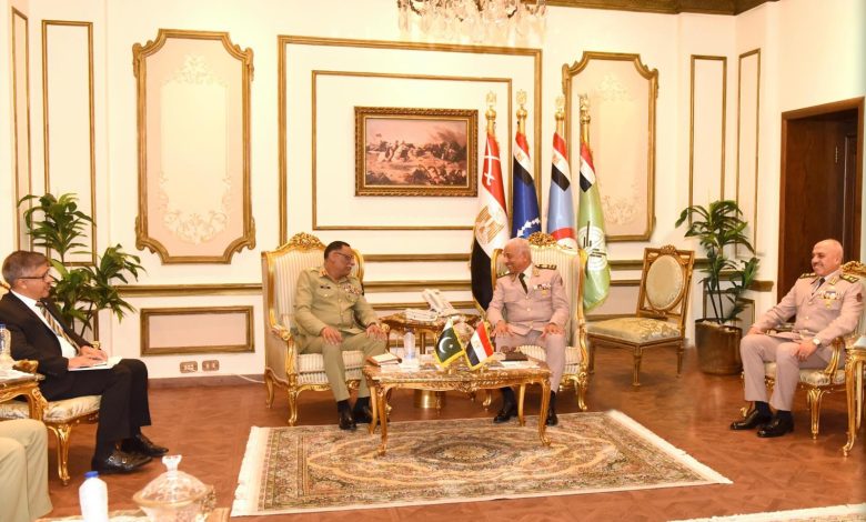 مصر وباكستان تعززان التعاون العسكري