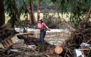 فيضانات تكساس تُخلّف 104 قتلى و11 مفقوداً