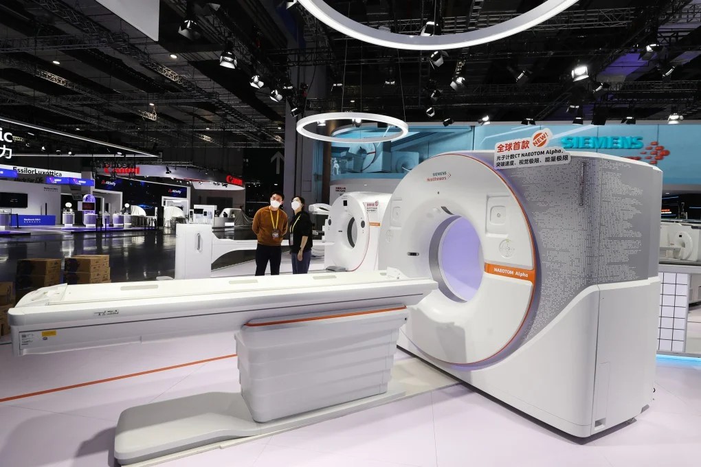 الصين تحظر شركات أوروبية من عقود طبية حكومية