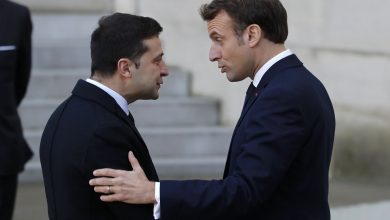 زيلينسكي يطلب من ماكرون حماية جوية ضد المسيّرات الروسية