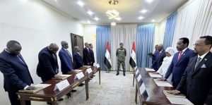 السودان.. «حكومة الأمل الجديدة» تؤدي اليمين الدستورية أمام البرهان