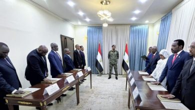 السودان.. «حكومة الأمل الجديدة» تؤدي اليمين الدستورية أمام البرهان
