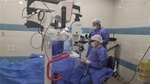 الصحة: خبير مصري عالمي في علاج الجلوكوما يجري 6 جراحات دقيقة «مجانا»