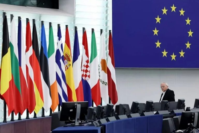 توترات بريطانية أوروبية.. الاتحاد الأوروبي يعرقل انضمام لندن لمنطقة تجارية