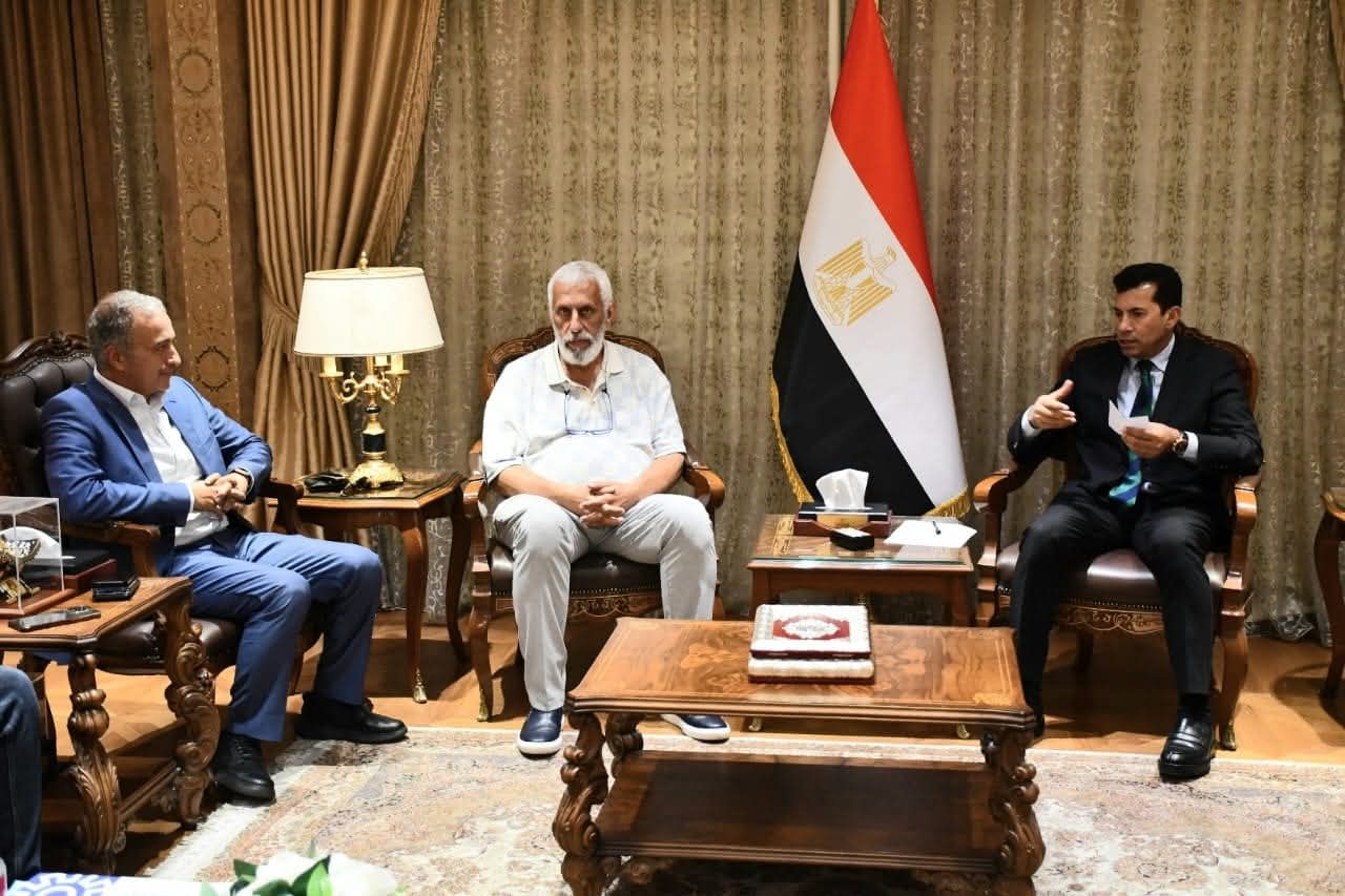 وزير الرياضة يلتقي مجموعة من المستثمرين المصريين للتوصل لشراكة وطنية