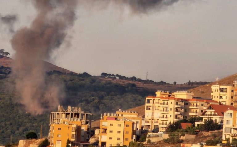 الاحتلال الإسرائيلي يقصف جنوب لبنان ويستهدف سيارة قرب بيروت