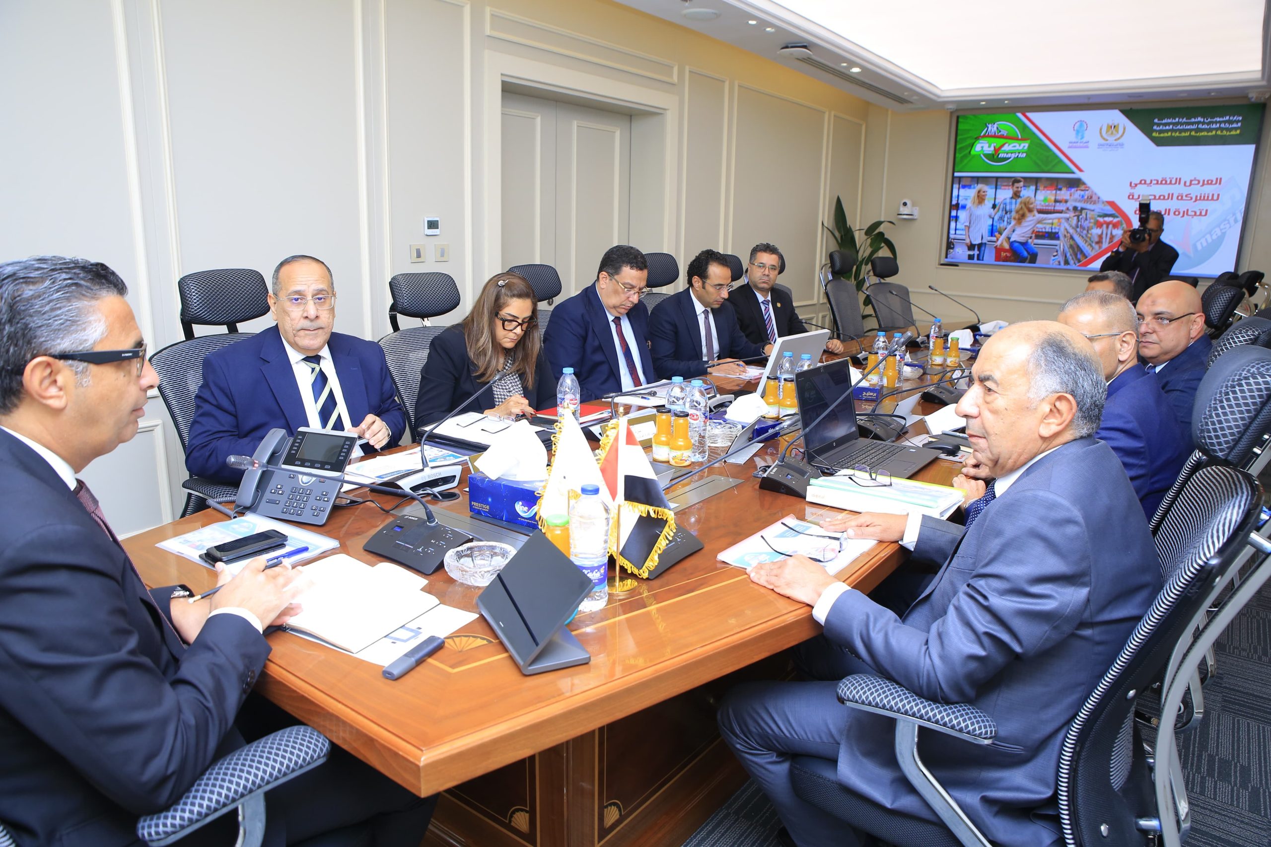 وزير التموين يتابع انتظام العمل وموقف توافر السلع بالمنافذ والمخازن