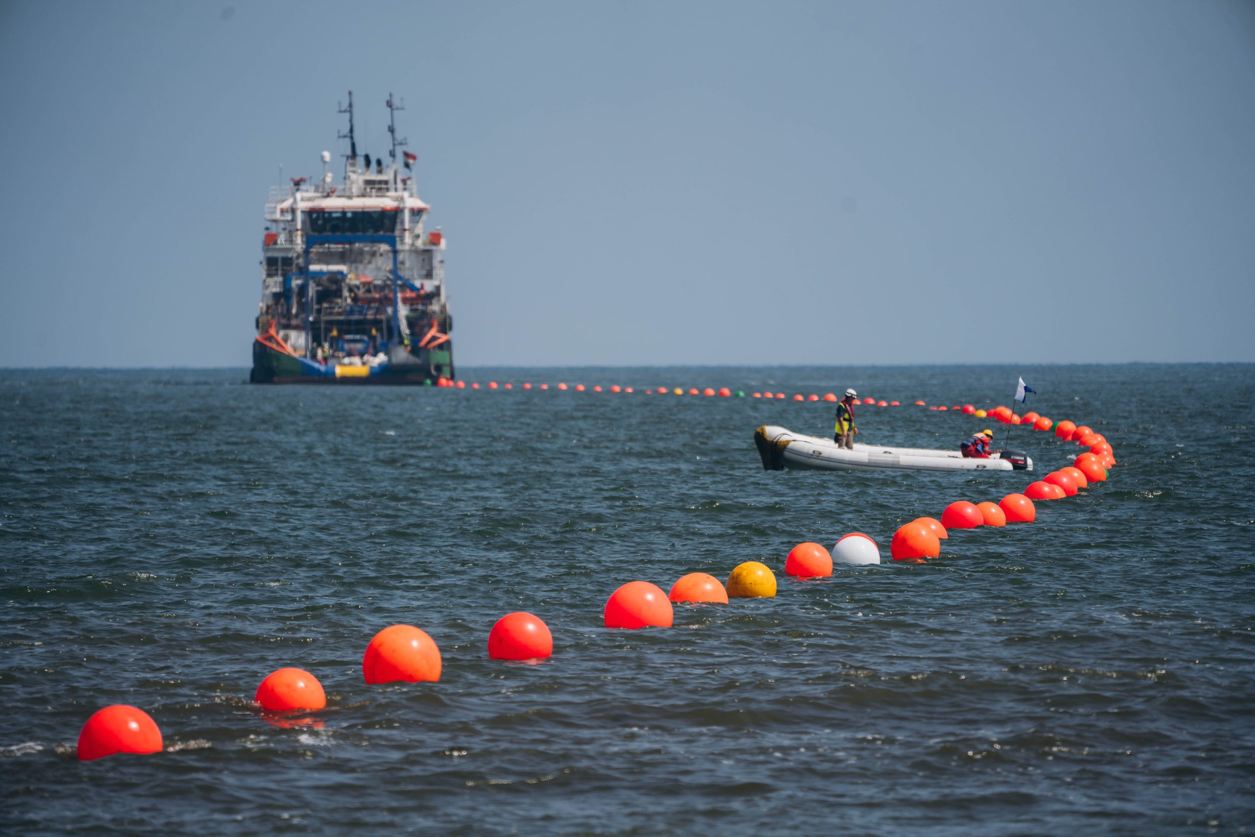 المصرية للاتصالات تنتهي من عمليات الإنزال ومسارات العبور الخاصة بالكابل البحري  SEA-ME-WE-6  في مصر