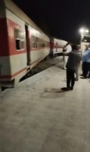 خروج عربات أحدى القطارات بالغربية دون وقع إصابات