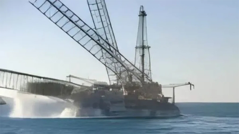 وزراء الصحة والبترول والعمل يتابعون تداعيات حادث غرق بارجة بحرية بخليج السويس